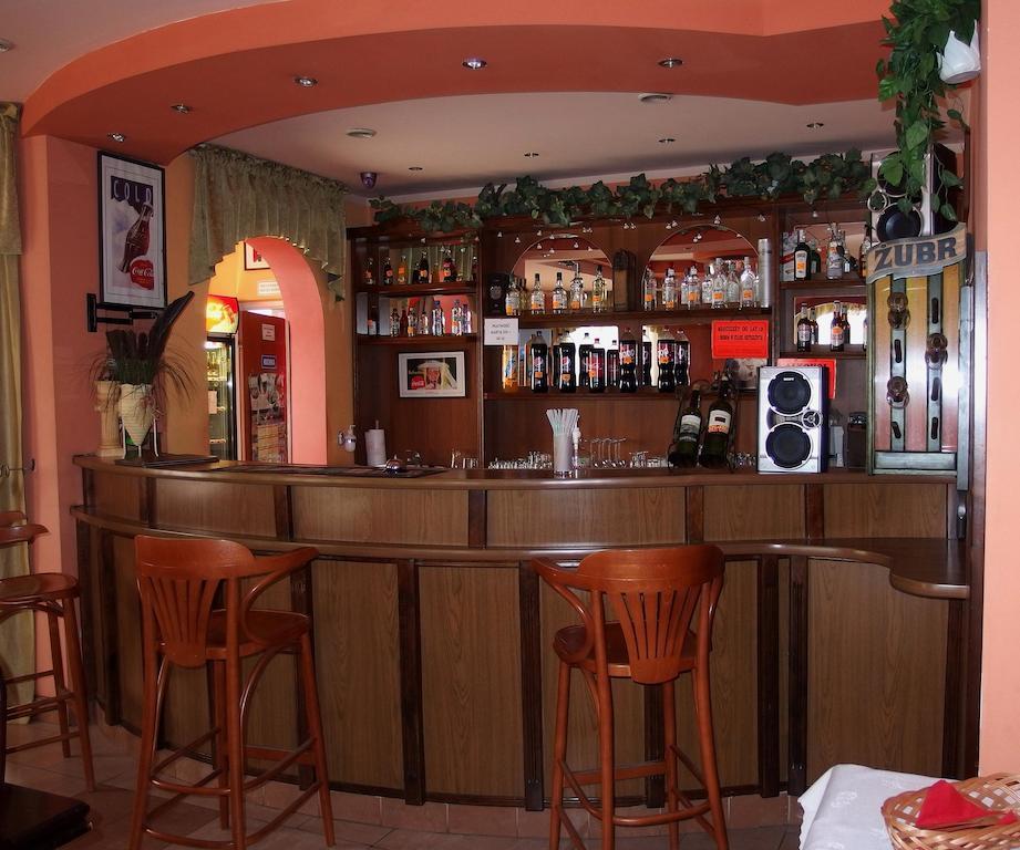 Villa Eden & Restaurant Елк Екстериор снимка
